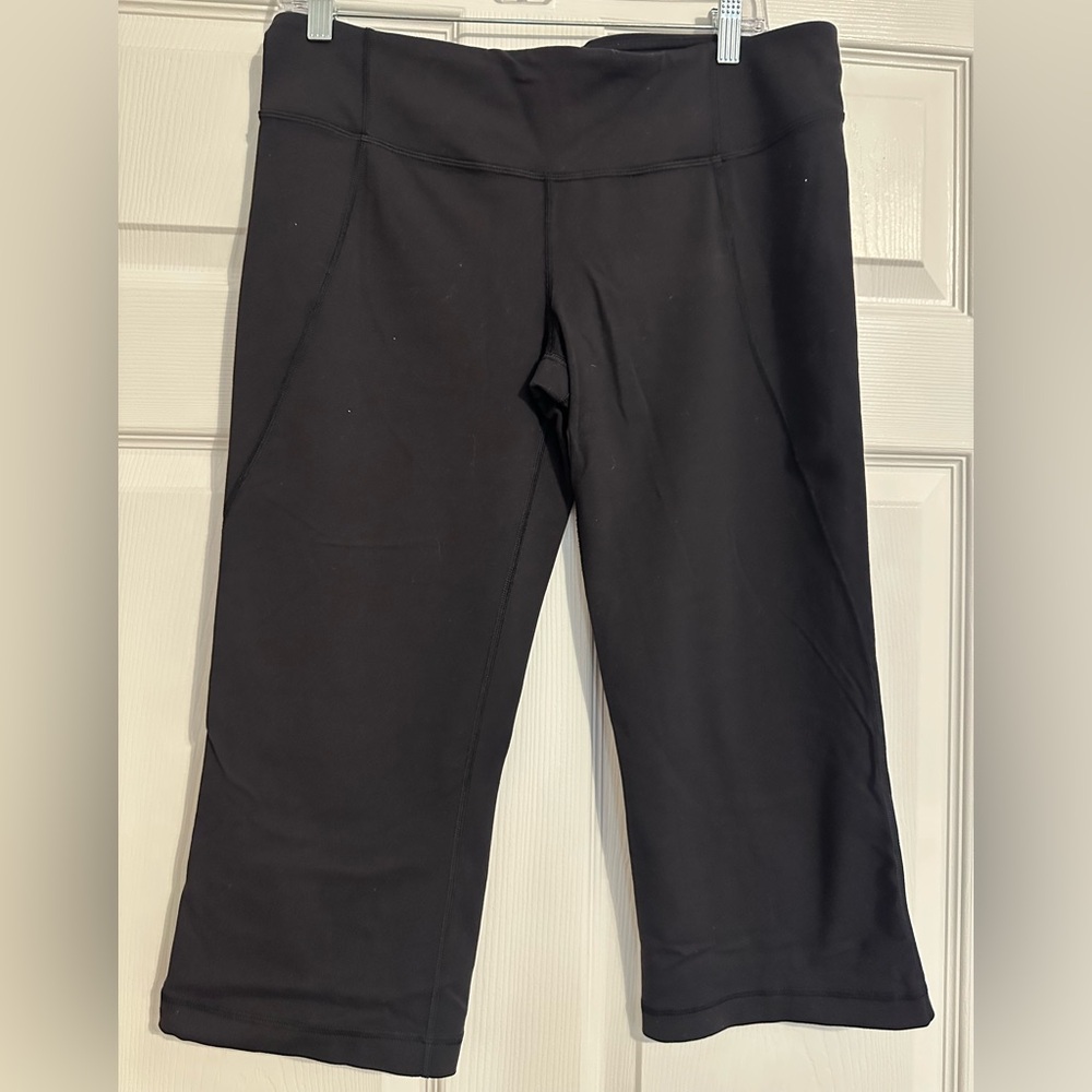 EUC Lululemon Black Tadasana Slit Cropped Leggings Size 12